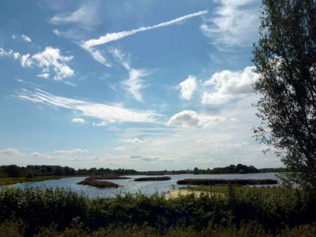 Fen Drayton RSPB provides great scenery as well as scarce bird species. Photo: Cmglee (commons.wikimedia.org). Fen Drayton RSPB provides great scenery as well as scarce bird species. Photo: Cmglee (commons.wikimedia.org).