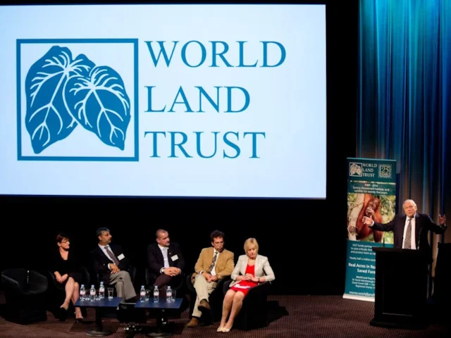 Sir David Attenborough welcomes guests to World Land Trust’s VIP celebrations. Photo: World Land Trust. Sir David Attenborough welcomes guests to World Land Trust’s VIP celebrations. Photo: World Land Trust.