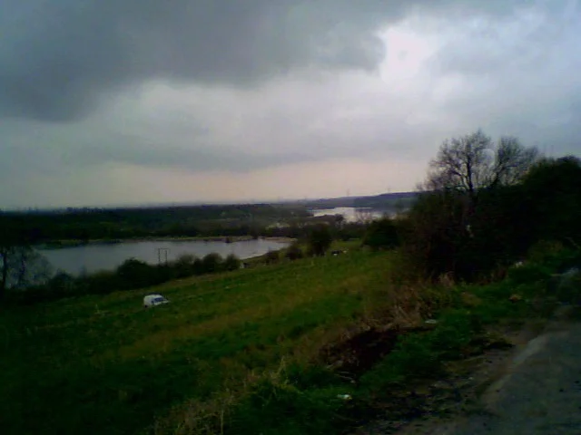 View from Fairburn village, looking west. View from Fairburn village, looking west.