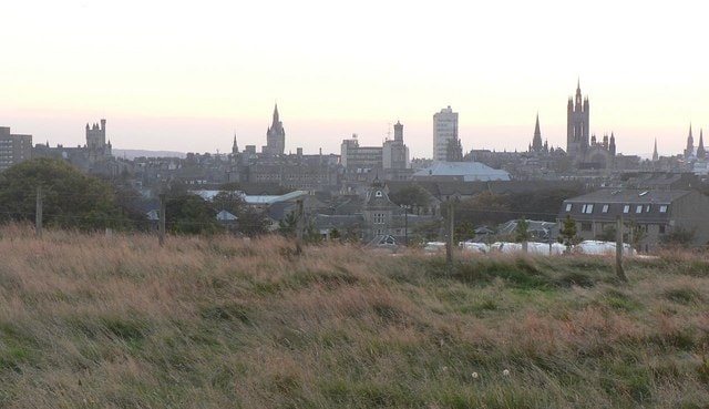 © Copyright <a title="View profile" href="http://www.geograph.org.uk/profile/14700">Chris Downer</a> and
licensed for reuse under this <a rel="license" href="http://creativecommons.org/licenses/by-sa/2.0/">Creative Commons Licence</a>. © Copyright <a title="View profile" href="http://www.geograph.org.uk/profile/14700">Chris Downer</a> and
licensed for reuse under this <a rel="license" href="http://creativecommons.org/licenses/by-sa/2.0/">Creative Commons Licence</a>.
