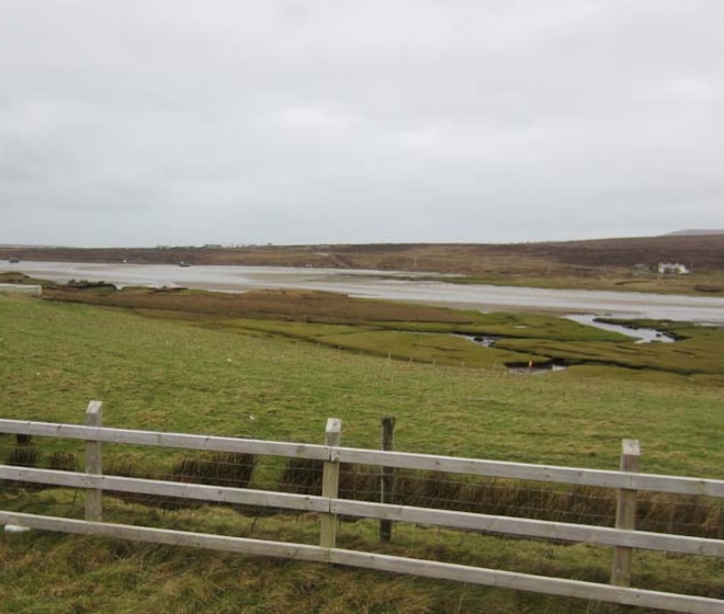 The small estuary at Barnatra, as viewed from the road. The small estuary at Barnatra, as viewed from the road.