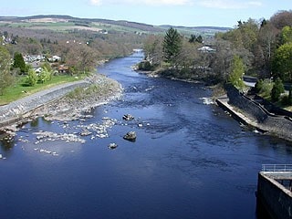 Looking downstream from Pitlochry's hydroelectric dam. Looking downstream from Pitlochry's hydroelectric dam.