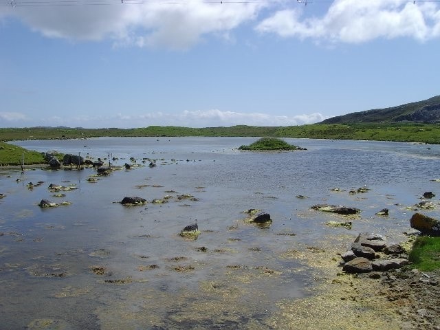 The loch south of Clachan and just east of the B893 at Oban Trumaisgearraidh; a Hooded Merganser was present here in late autumn 2000. The loch south of Clachan and just east of the B893 at Oban Trumaisgearraidh; a Hooded Merganser was present here in late autumn 2000.