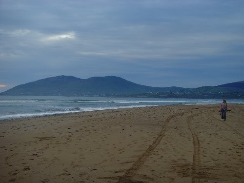 Looking west along Ballinskelligs Bay from Inny Strand. Looking west along Ballinskelligs Bay from Inny Strand.